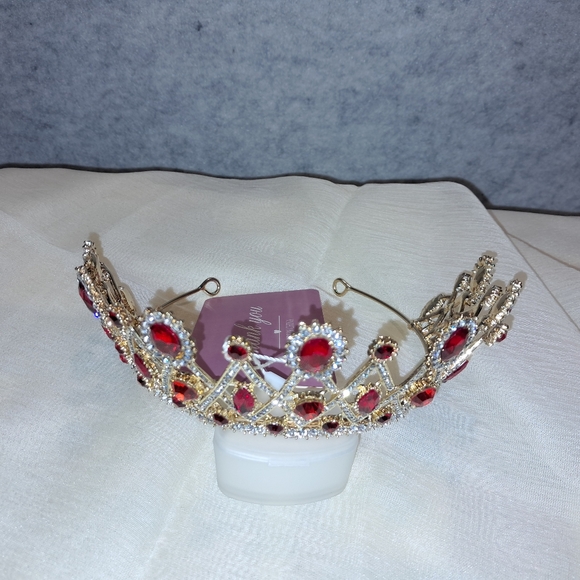 Red crown - Picture 1 of 2
